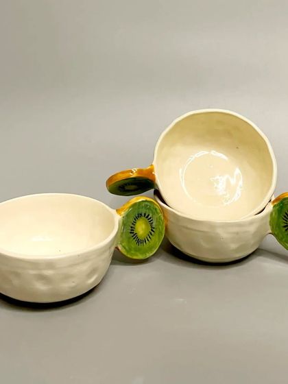 Sip in style with my kiwi-inspired ceramic mug. Handcrafted and hand-painted, this mug is inspired by the vibrant colors and textures of a juicy kiwi, making every sip a delightful experience.