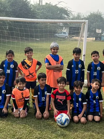Our U8 team ready for action, lined up in front of the goal before their friendly match.