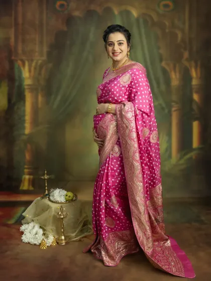 Standing gracefully beside traditional props, this portrait in a pink saree is a perfect blend of elegance and cultural heritage. A beautiful memory of your pregnancy journey.