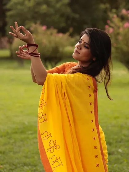 'Shringaar' means adornment or beauty. This portrait, in a beautiful hand-embroidered saree, captures the grace and elegance that is inherent to the Kathak art form.