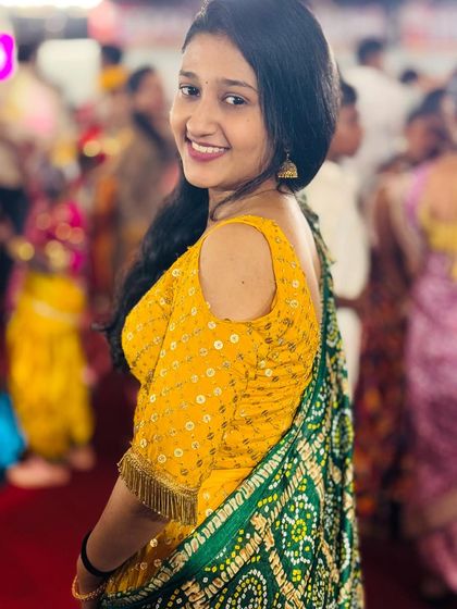 A close-up of the cold-shoulder design on this yellow Navratri outfit. It's the small details that make an outfit special.