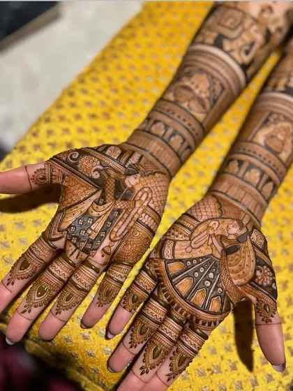 This design features dancing figures, adding a dynamic and celebratory feel to the bridal mehndi.