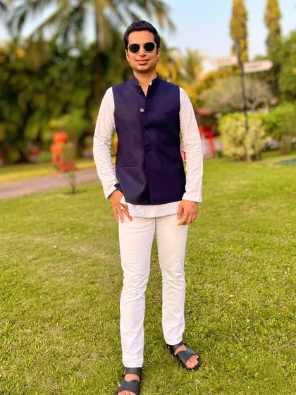 Starting the week with positive vibes in Goa. A moment of calm before the next big party begins.
