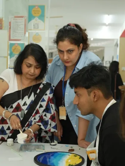 I'm demonstrating a resin pouring technique to participants from the Google team. My corporate workshops are fully guided to ensure everyone has a great time and creates something beautiful.