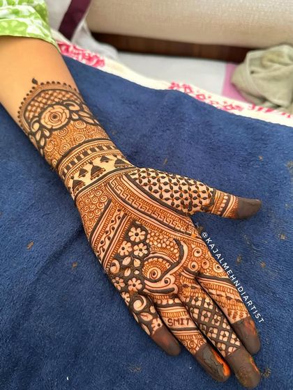 Intricate Bridal & Engagement Henna photo 20