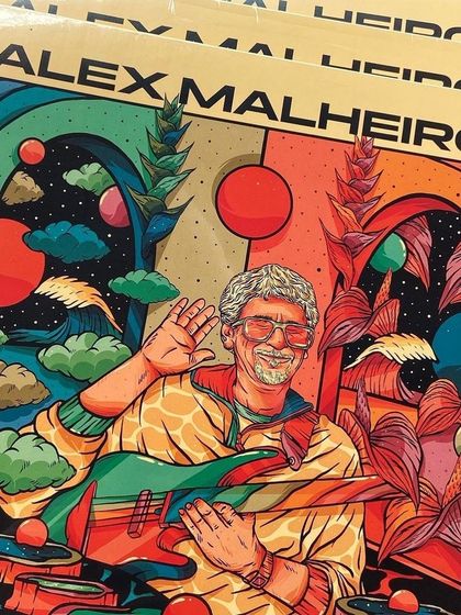 A stack of the 'Tempos Futuros' vinyl records, ready for distribution.