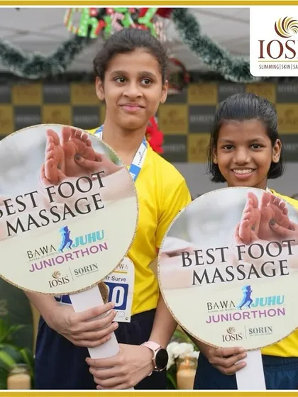 Happy faces at the Juniorthon. After their run, these young champions enjoyed our wellness station, where we offered the "Best Foot Massage" to help them relax and recover.