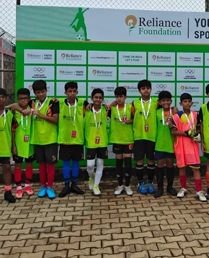 The full U11 squad with their coaches at the Reliance Foundation Junior League.