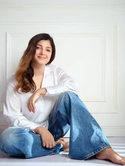 This is an example of a relaxed lifestyle portrait. The goal was to create something that feels authentic and unstaged, using simple styling and soft lighting against a clean white background.