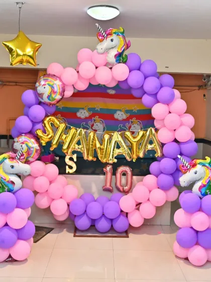 We use a combination of regular, foil, and letter balloons to create a rich, multi-dimensional look.