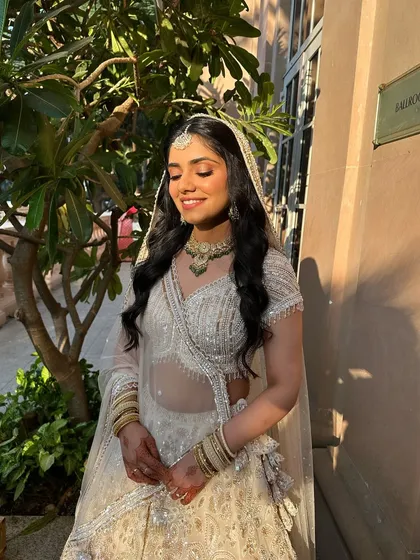 This bride wanted effortless waves for her wedding day. I created this soft, natural hairstyle to complement her ethereal white lehenga, perfect for a sun-kissed outdoor ceremony.