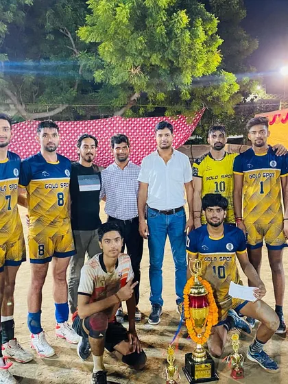 "Kou kisi ko raaj na dehe. Jo lehe nij bal se lehe." No one will hand you a kingdom; you must take it with your own strength. These boys live by this rule.