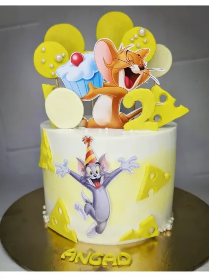 A classic chase scene on a cake! This Tom and Jerry design features a soft eggless truffle flavor and is decorated with fun cheese and cupcake elements.