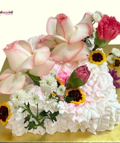 Another angle of the flower garden cake, showing the beautiful mix of roses, carnations, and sunflowers.