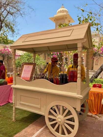 A charming cart serving refreshing drinks at a Haldi morning in Udaipur. Our presentation is always thoughtful, designed to match the theme of the event and create a delightful atmosphere.
