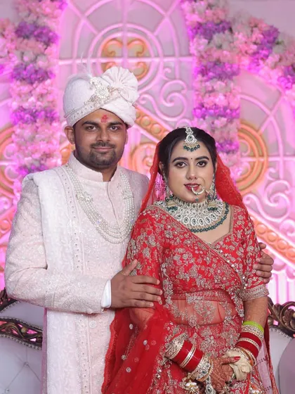Thanks to my beautiful bride Sakshi for sharing her wedding pictures. This is a classic stage shot of the couple, looking regal and happy.