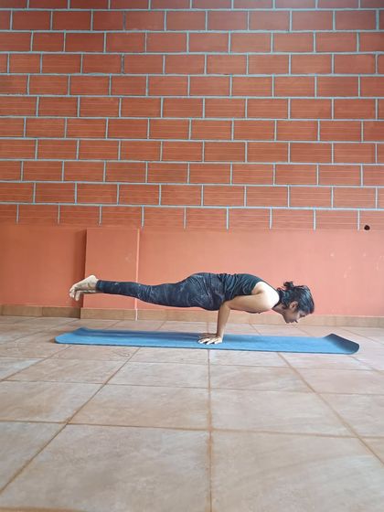 Saumya Mishra - Advanced Yoga Workshops Arm Balance & Core Strength Workshops photo 12