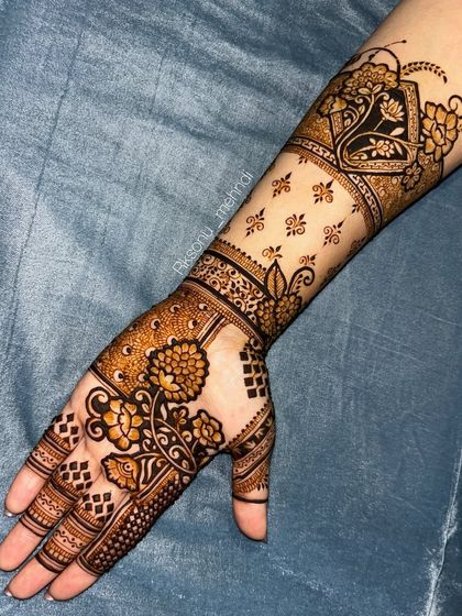 Sonu - Bridal & Wedding Mehndi Intricate Bridal Designs photo 16