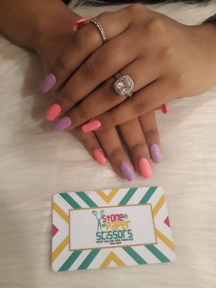 A sweet pastel combination of candy pink and soft lilac. Alternating colors on each nail is a fun and easy way to create a playful and colorful look.