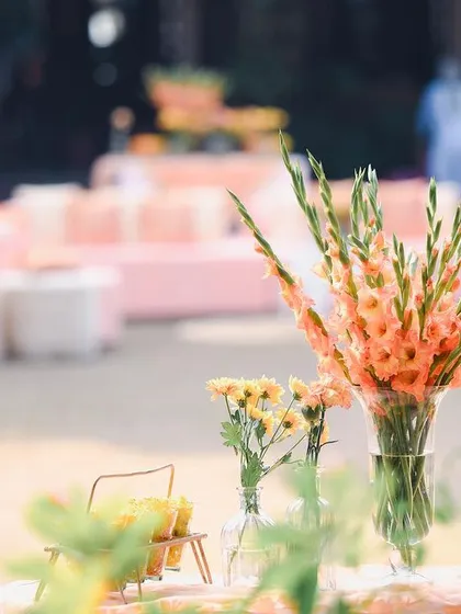 For the lounge areas, I chose tall, elegant orange gladiolus as the star flower. Their height added a touch of drama while maintaining a clean, uncluttered look that I always strive for in my designs.