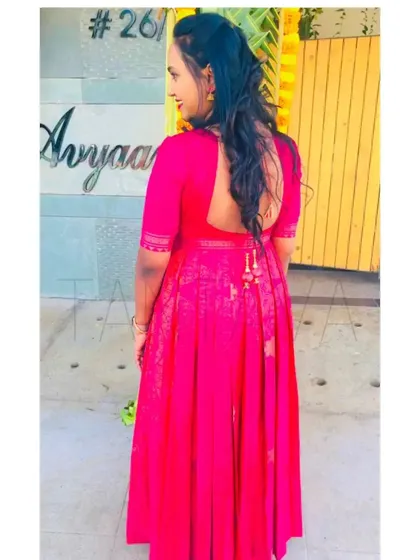 A little detail can make all the difference. For this bright pink dress, I designed an elegant open back with a tie-up detail, adding a modern twist to the traditional fabric.