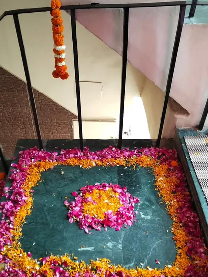 At the base of the stairs, I can create a lovely floral rangoli pattern using fresh marigold and rose petals. It’s a beautiful and auspicious symbol to welcome the newest member of your family.