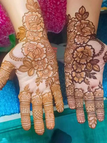 This image shows the same design with both fresh paste and a developing stain. You can see how the pattern becomes even more beautiful as the color deepens.