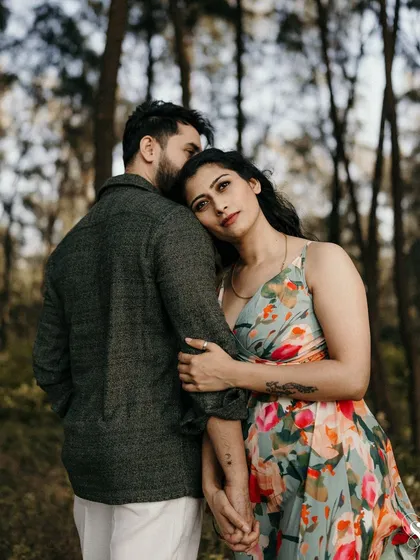 A tender moment of rest and trust, as she leans on his shoulder in the middle of the woods. This pose conveys a sense of peace and security in their relationship.