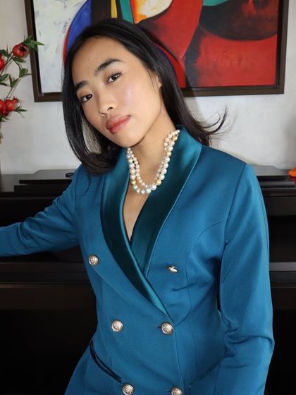 In a world full of imitations, we choose precision. At TMJ, every pearl is handpicked and every setting is scrutinized, because fine jewellery begins with integrity.