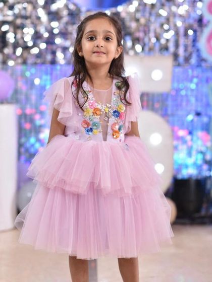 Our "Charm" dress in lilac is perfect for a birthday girl who loves to feel like a princess. The layered tulle skirt and colorful 3D floral embellishments on the bodice are both playful and elegant.