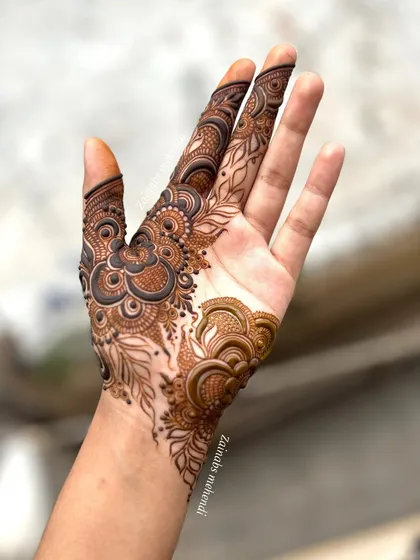 A beautiful floral and leaf design I did for myself. I love playing with negative space and flowing patterns.