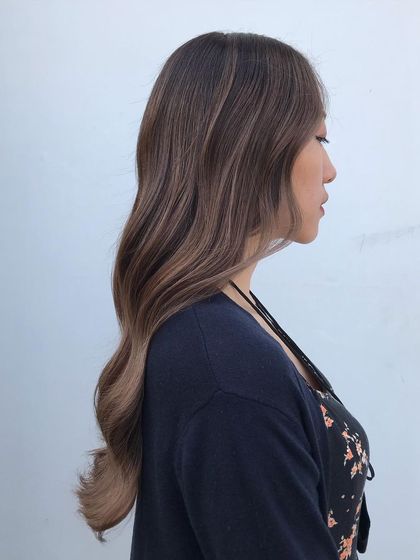 A side profile of this signature French balayage, highlighting the soft, seamless waves of color that add dimension without any harsh lines.