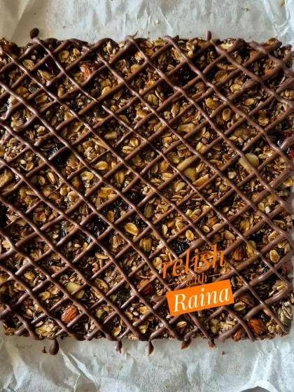 For those who want an extra touch of indulgence, I can add a dark chocolate drizzle over the granola bars. It pairs perfectly with the nutty and fruity flavours.