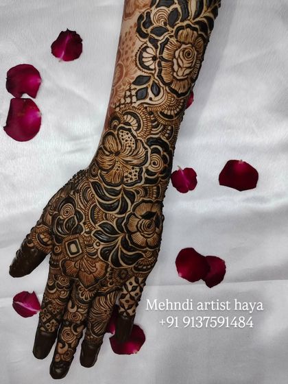 Intricate Bridal Hands photo 34