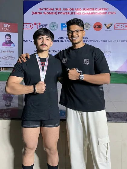 Gaurang with his bronze medal for the bench press at the Junior Nationals. A fantastic achievement for his first-ever SBD nationals, especially after overcoming a nagging back injury.