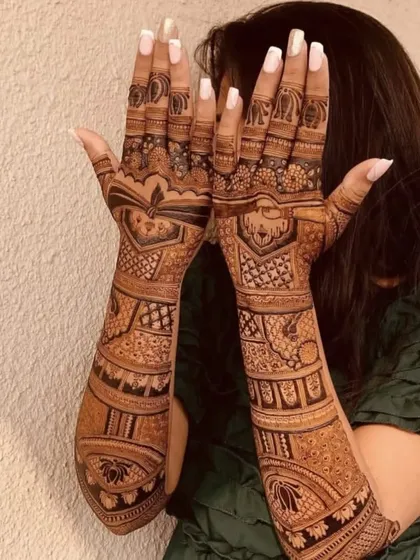 A full-coverage design for the back of the hands, featuring a mix of lotus and geometric patterns.