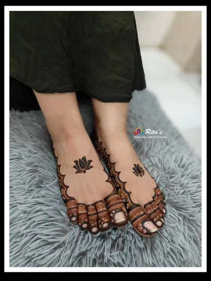 A simple and elegant feet design featuring a lotus motif. This is a beautiful option for someone who wants a minimal yet traditional look.