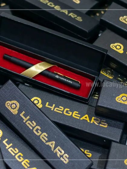 A large batch of custom pens we created for 42Gears. Each pen is presented in its own branded box, making it a perfect giveaway for events or as part of a larger gift set.
