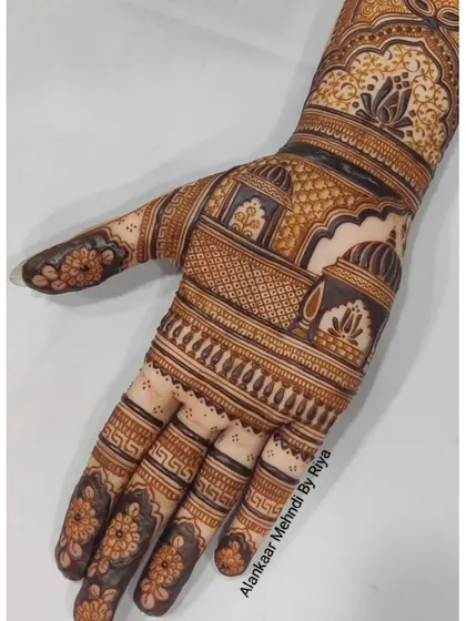The back of the hand for the royal Indian theme, continuing the intricate architectural and floral patterns for a complete look.