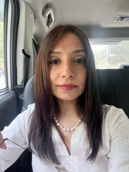 A moment of self-reflection. We all change and evolve, sometimes several times in a single day. It's important to take care of your mental health, step away from toxicity, and as a friend always says, admire yourself.
