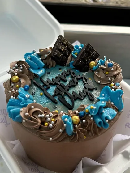 A special bento cake just for Father's Day. I designed this with blue and chocolate swirls to celebrate all the amazing dads out there.