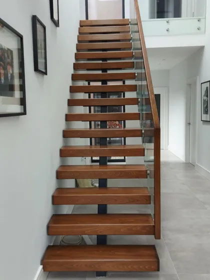 A front-on view of the centre-spine design. This angle highlights the clean lines and the minimal structure needed to support the solid wood steps.