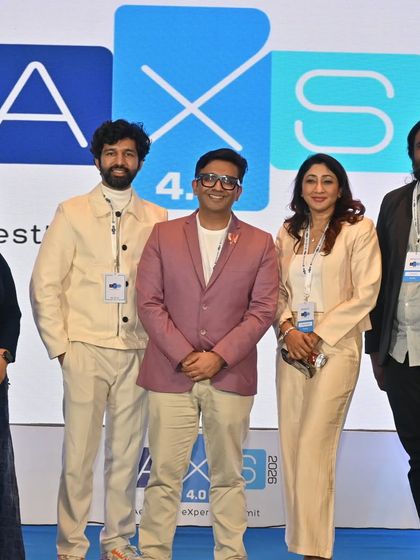 With fellow panelists on the AXS 4.0 stage. We discussed how body contouring has evolved beyond simple fat reduction to include muscle modulation and device-based optimization.