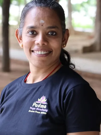 Behind every calm yoga teacher is a storm she once survived. My journey through corporate life, single motherhood, and injury has taught me that healing is not a straight line. It is this lived experience, from 25 years on the mat to finding strength after 40, that I bring to every woman I coach.