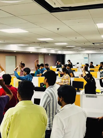 Another fun corporate session in Noida where the team raised their hands and their energy levels. These group fitness activities are perfect for team bonding.