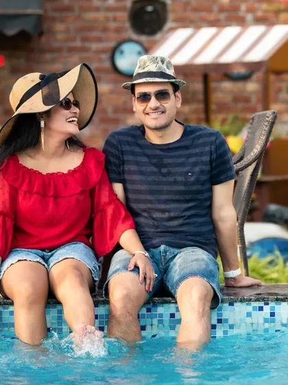 A relaxed and fun poolside photo. Casual shoots like this are great for capturing a couple's easygoing chemistry and happy moments.