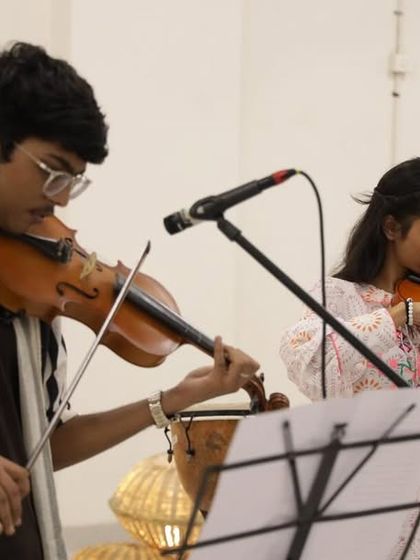 A close-up of our violin students during their duet at Seekho Showcase 4.0. We focus on providing opportunities for students to learn and perform both solo and in ensembles.