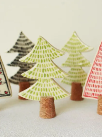 These ceramic Christmas trees with cork bases are a modern and charming decoration, and so much fun to make and paint.