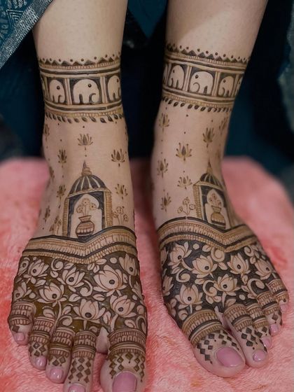 Elegant Foot Mehendi photo 6