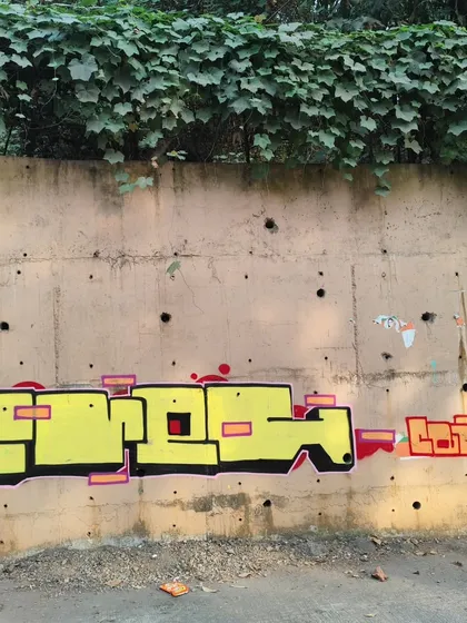 A partial view of the 'railgadi flow' piece, focusing on the blocky letter structure.